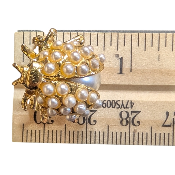 Vintage Gold and Pearl Ladybug Brooch - Picture 6 of 7